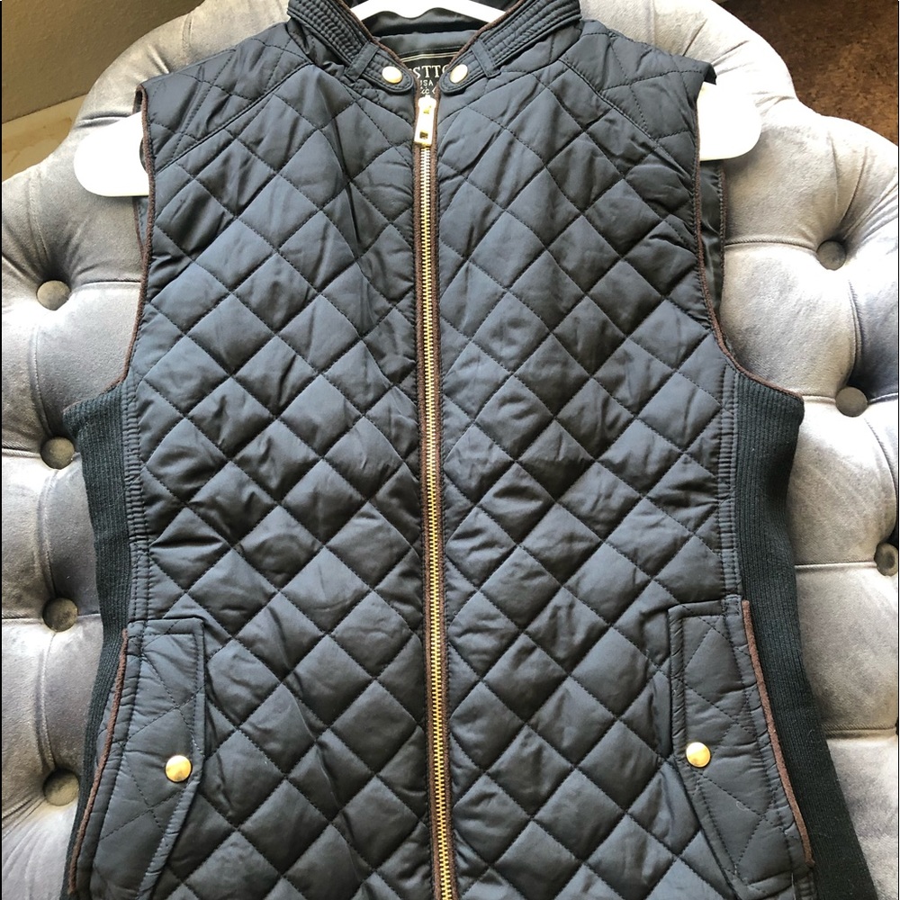 Black C’ESTTOI Vest